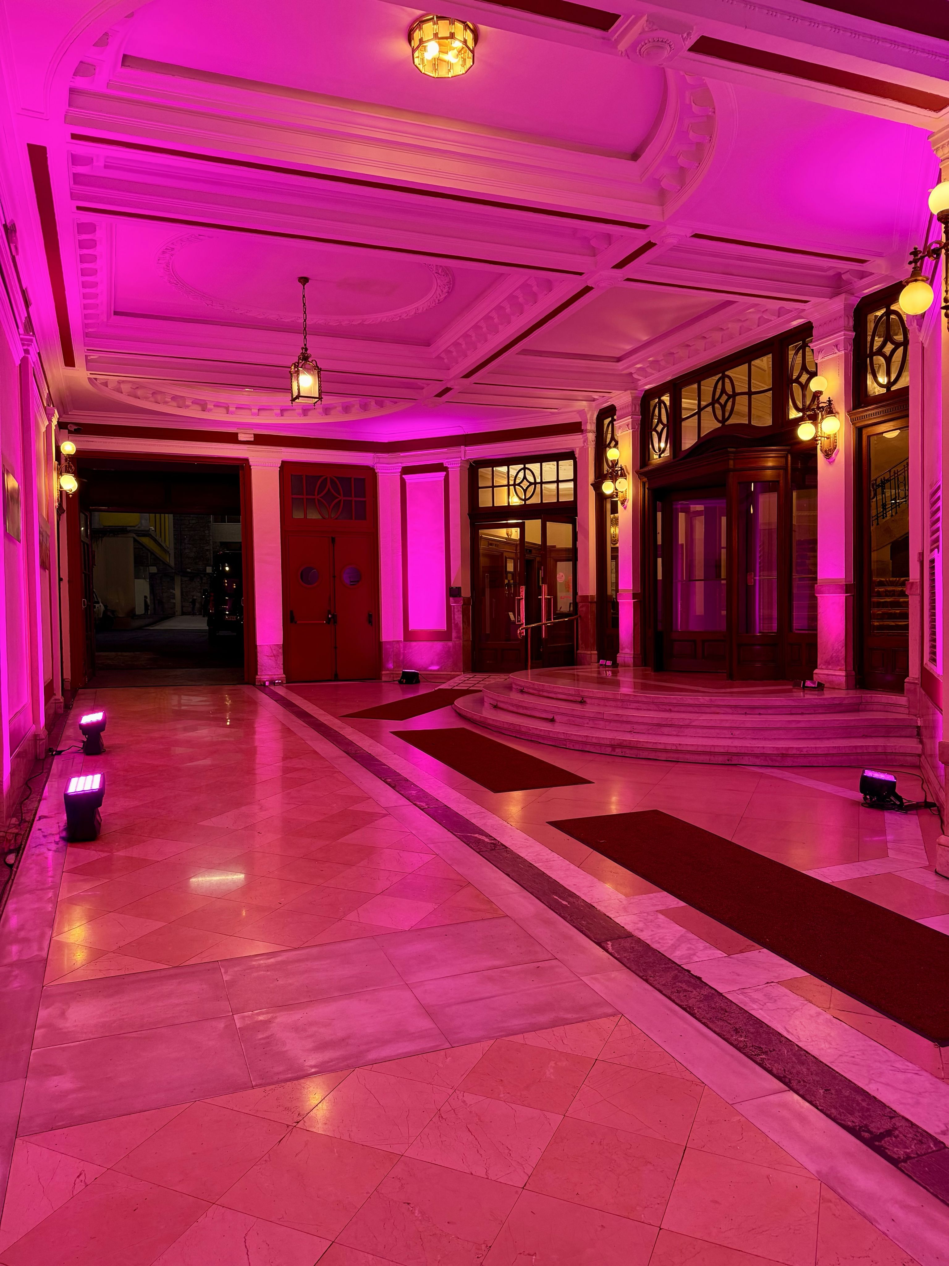 Iluminación entrada Sociedad Bilbaína